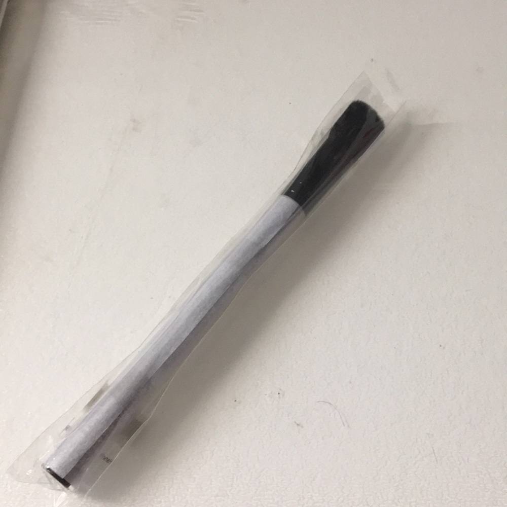 Makeup brush